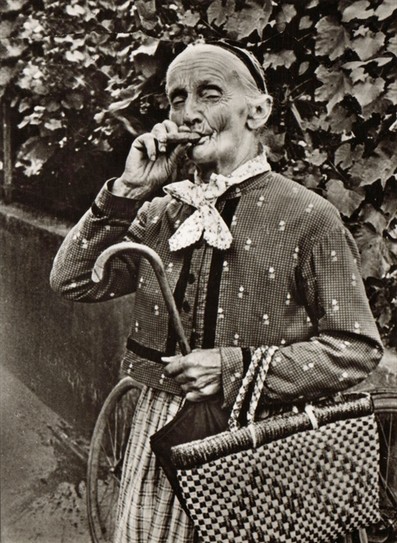 20100916182330-old-lady.jpg