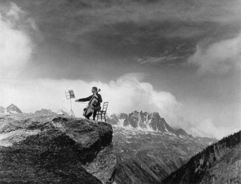 20060819175419-doisneau-cellist-1.jpg