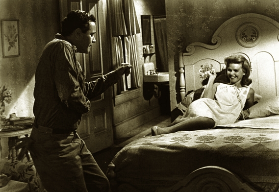 Jack Lemmon en el papel de Joe Clay y Lee Remick como Kirsten Arnesen Clay